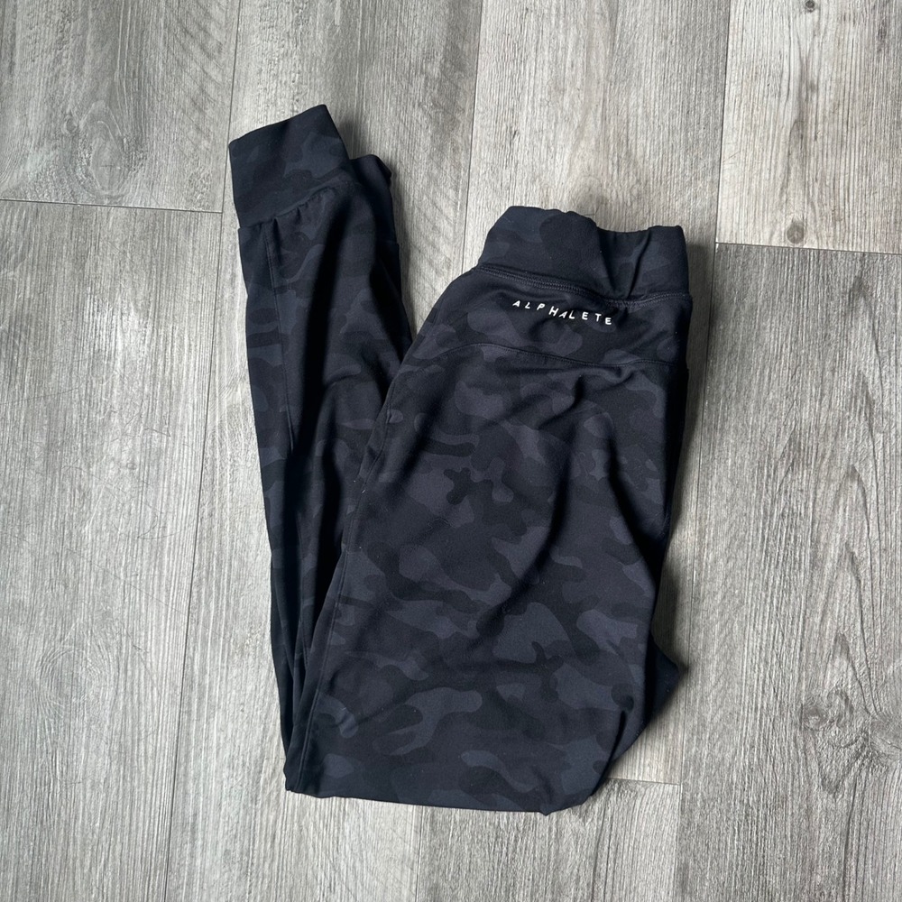 Alphalete Black Camo Joggers Sweatpants Size Small womens